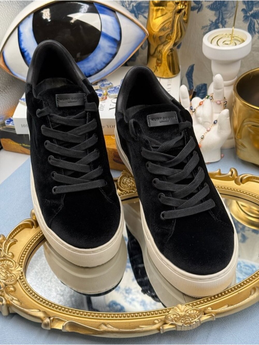 🆕 KURT GEIGER LONDON 🧿 NWOB Laney Black Velvet Low Top Sneaker, Sz 37 US 7